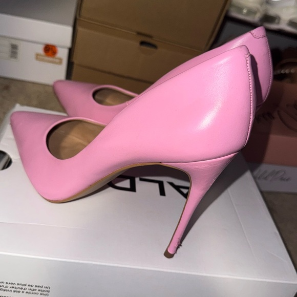 Heels - Picture 2 of 3